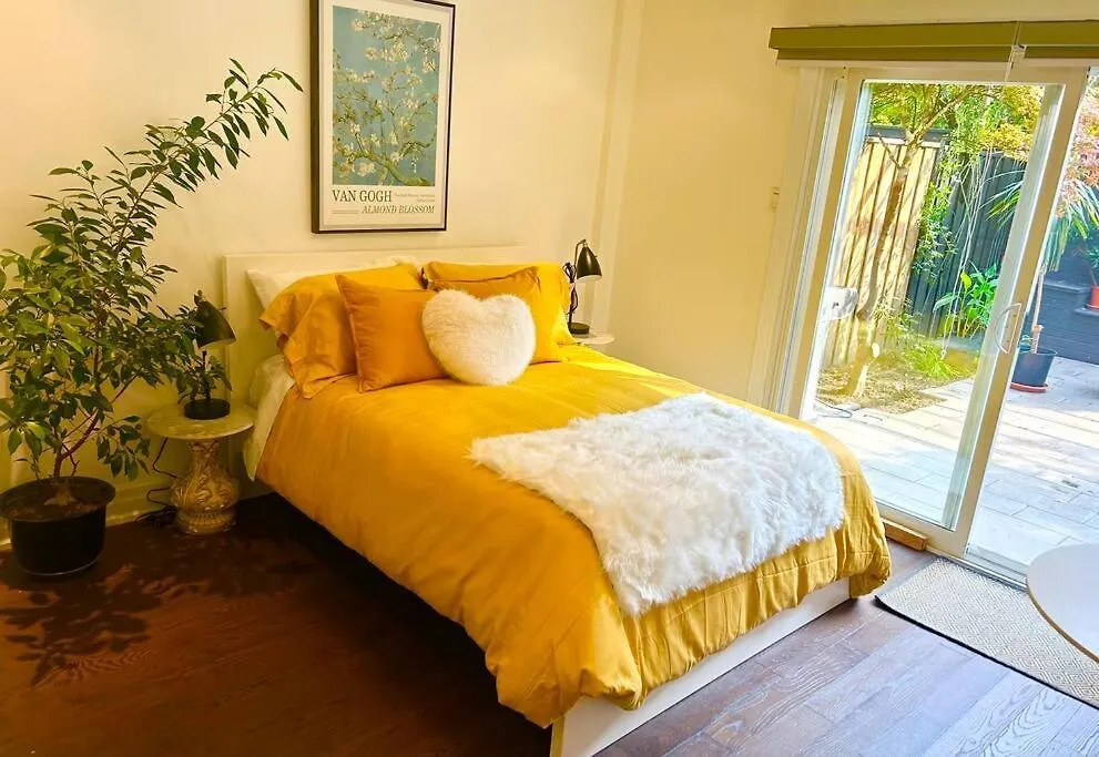 Holiday home Central Toronto Canada